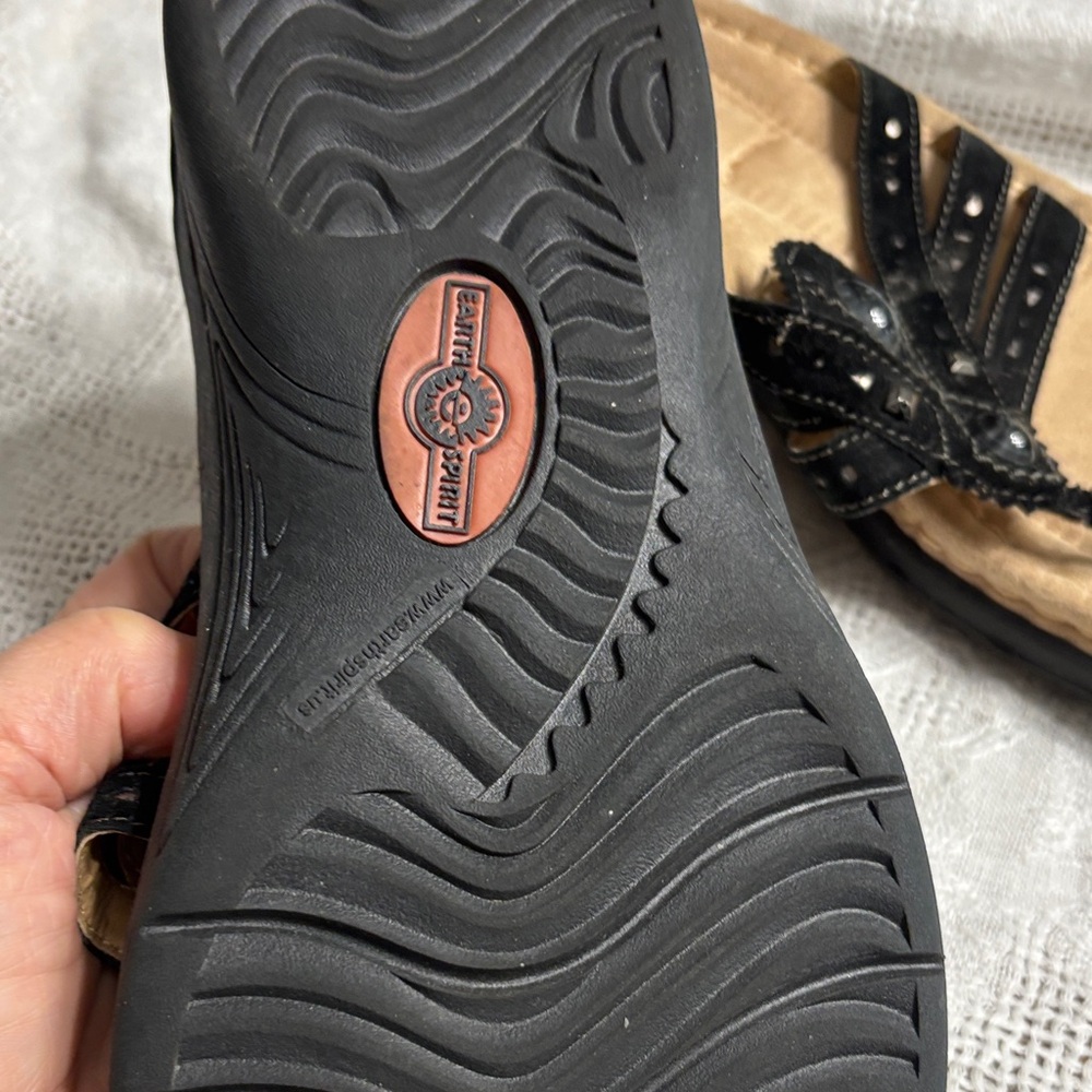 Earth‎ Spirit Women's Black and Beige Sandals - Picture 7 of 12